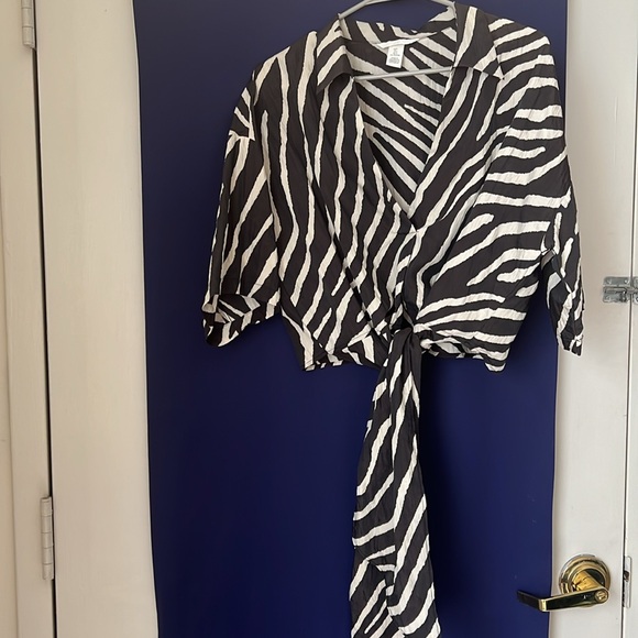 H&M Animal Print Top - Picture 2 of 3